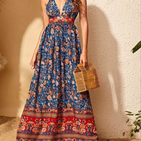 Dresses & Skirts - Floral print criss cross backless dress